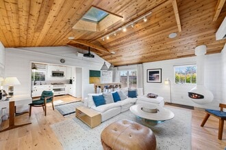 Building Photo - 7038 Dume Dr