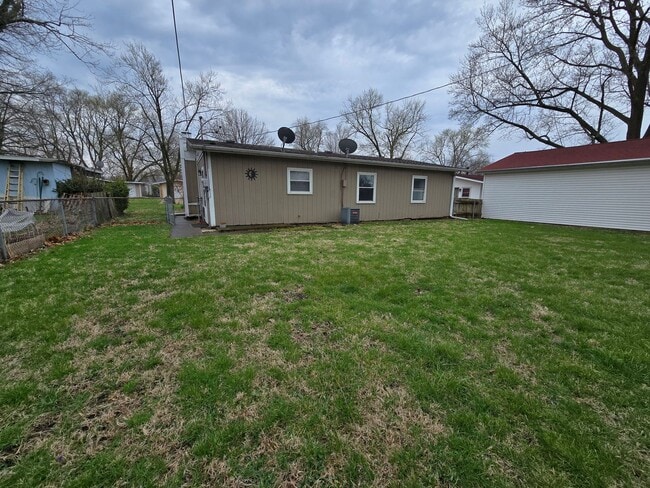 Building Photo - 3 Bedroom Century Modern Home