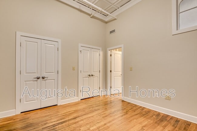 Building Photo - 1106 Broad St