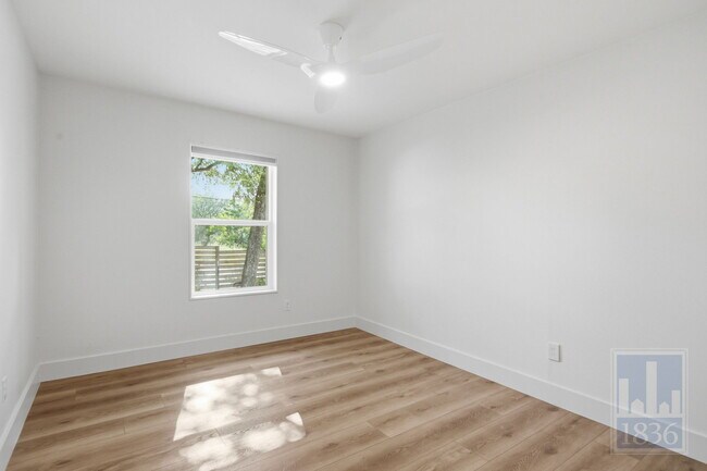 Building Photo - 2703 Burleson Rd