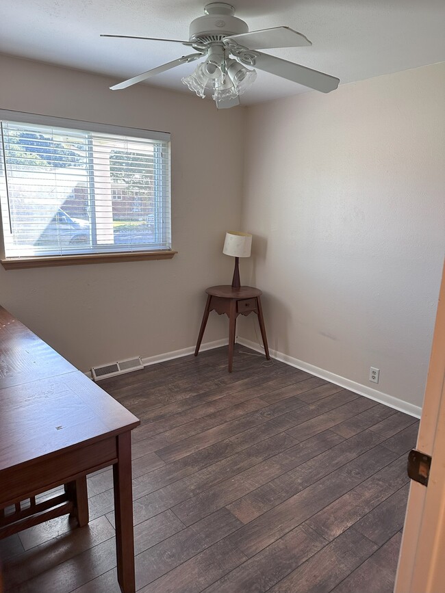 2nd main floor bedroom - 2967 W Tanforan Dr