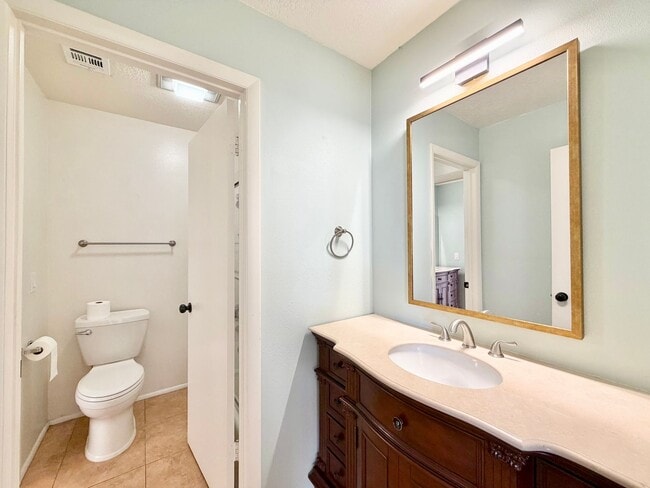 Building Photo - 112 Willow Lake Dr