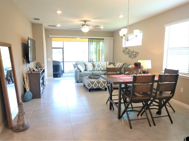 Building Photo - Seasonal Short-Term Villa located on the Preserve at the West Villages!