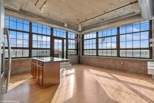 Building Photo - 3963 W Belmont Ave