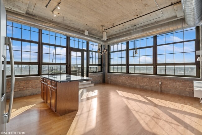 Building Photo - 3963 W Belmont Ave