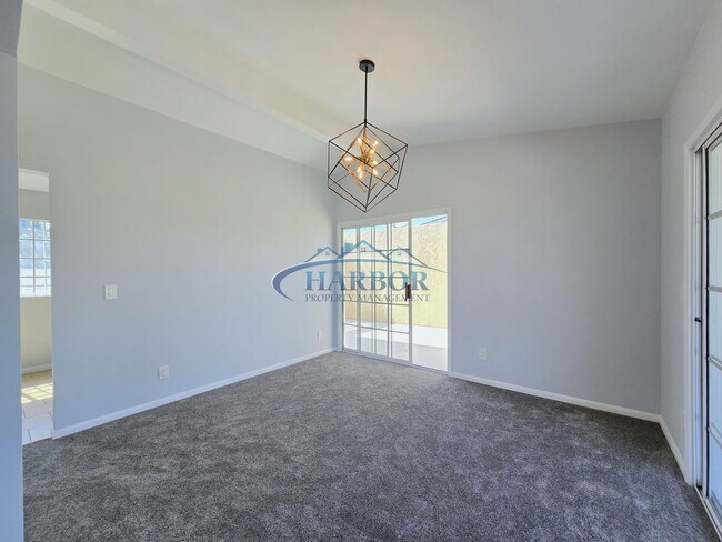 Building Photo - Beautifully Updated 3-Bed, 2-Bath Townhome