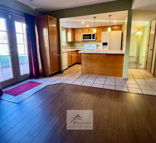 Building Photo - 3610 Sedgewood Way