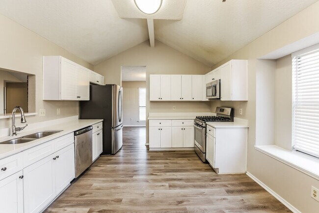 Building Photo - 7049 Ivy Pointe Row