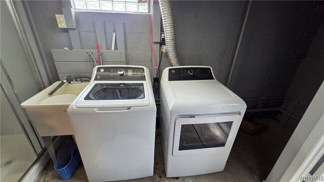 Building Photo - 1 Cresthaven Dr