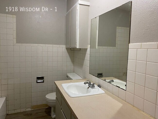 Building Photo - 1918 Wisdom Dr