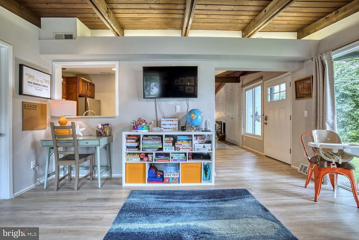 Building Photo - 3402 Hemlock Dr