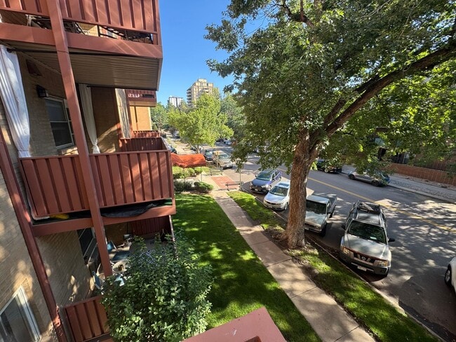 Building Photo - Studio Condo in the heart of Capitol Hill
