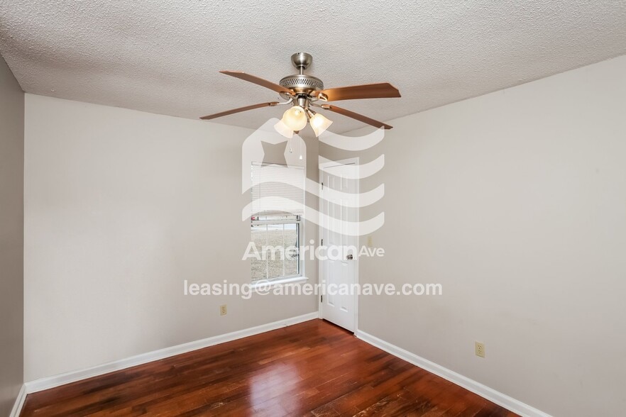 Building Photo - 128 Winslow Way