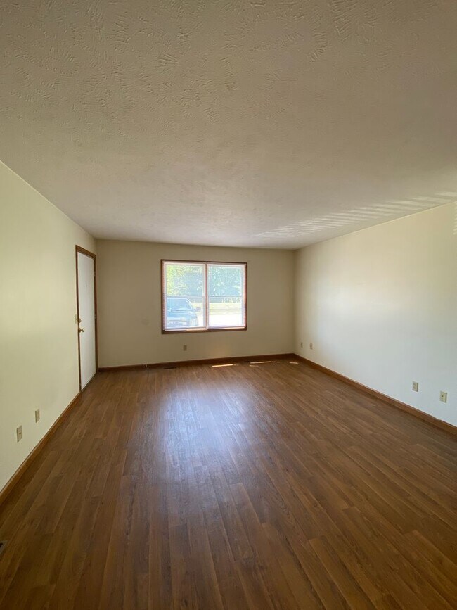 Building Photo - 218 Stonewall Ct