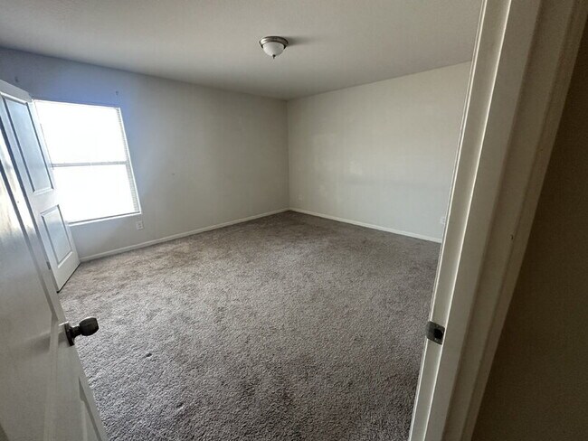 Building Photo - 202 W Bobcat Ct