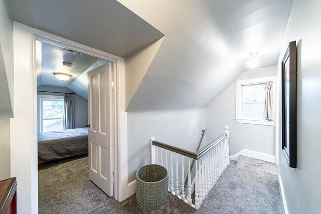 Building Photo - 615 Cottage Grove Ave