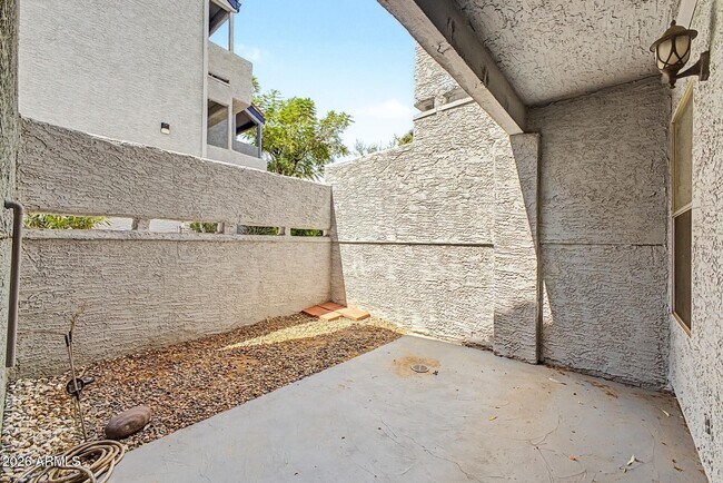 Building Photo - 1331 W Baseline Rd