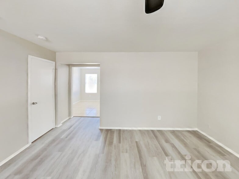 Building Photo - 12844 Edgewood Park Dr