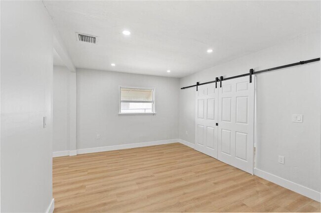 Building Photo - 1946 Rodman St