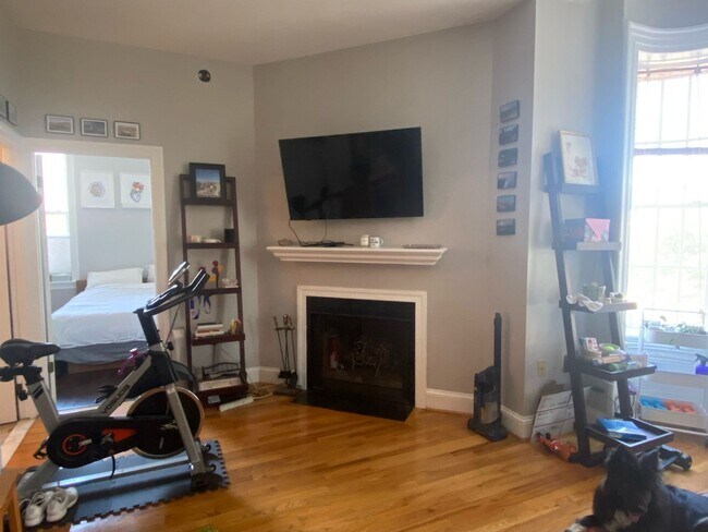 Building Photo - Beautiful 1-Bedroom Apartment in Fairmount...