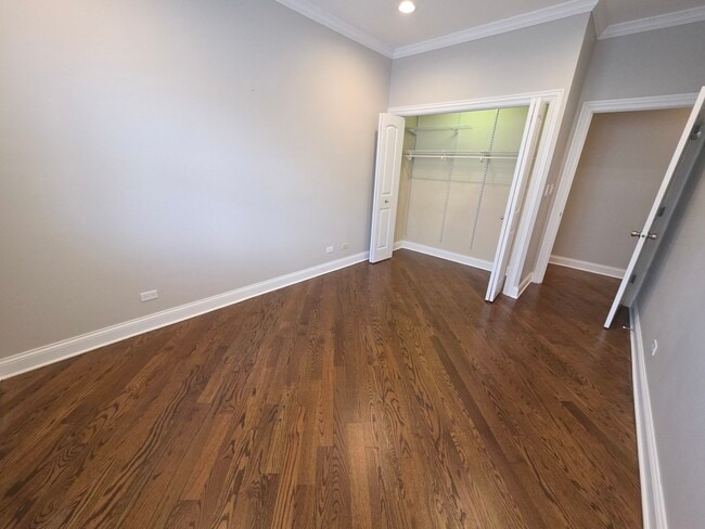 Building Photo - 1428 W Belmont Ave