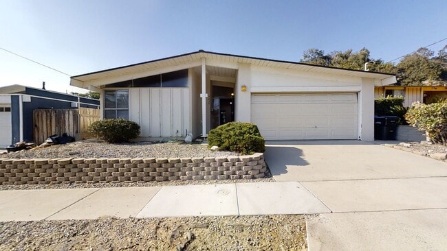 Building Photo - Spacious 4BD/2BA on Baja (Lease out, pending signatures. Check back in a few days!)