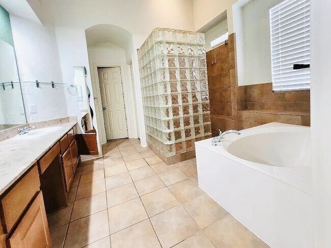 Building Photo - 2742 Hidden Knoll Tr