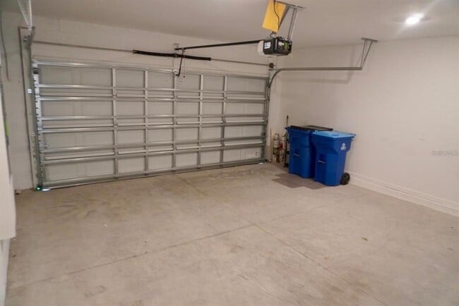 Building Photo - 2051 Punch Bowl Ave