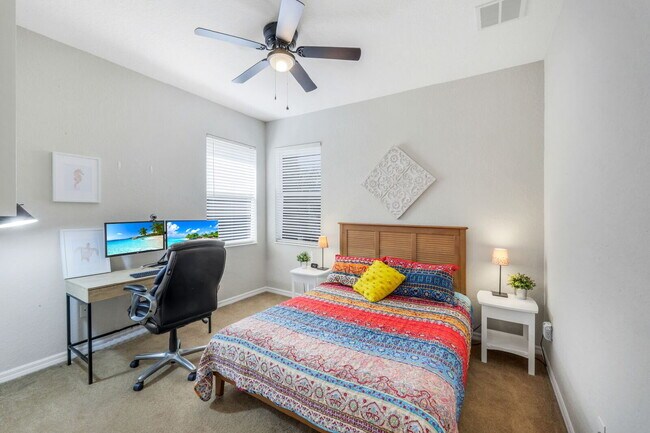 Building Photo - "Spacious 3-Bedroom Condo Retreat in Ester...
