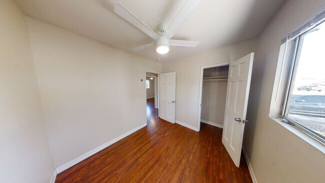 Building Photo - 5BD/2BA on Montezuma with Parking!!
