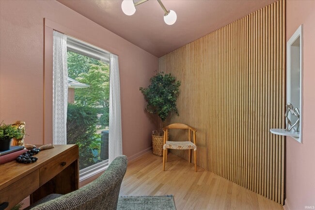 Building Photo - 2121 E Madison St