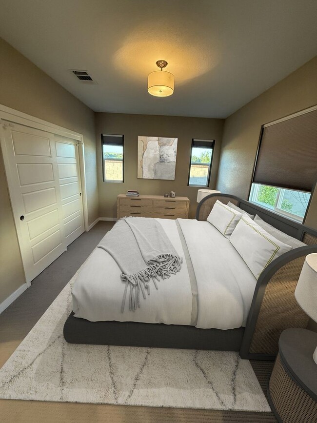 Building Photo - Stunning 3 bedroom and 2.5 bathroom home in McKinley Village!