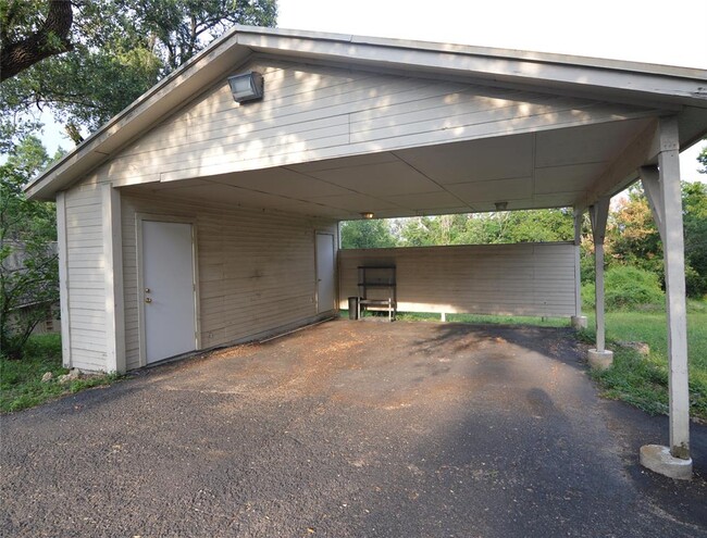 Building Photo - 8912 Circle Dr