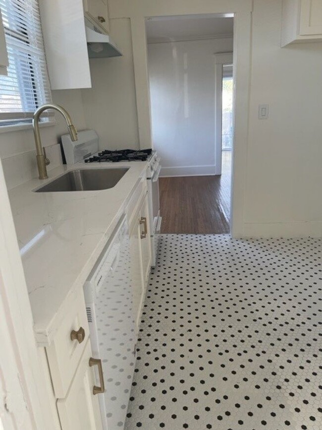 Building Photo - Just few Blocks from the water & next to A...