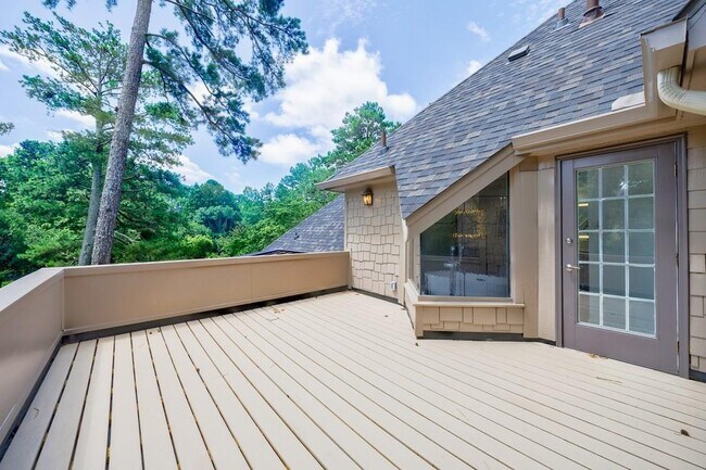 Building Photo - 459 Atlanta Country Club Dr