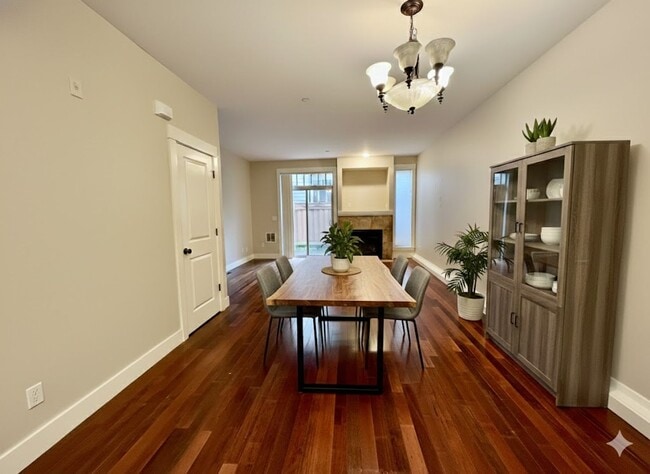 Building Photo - Luxury Townhome in Lake Oswego’s Coveted First Addition | Garage Included!