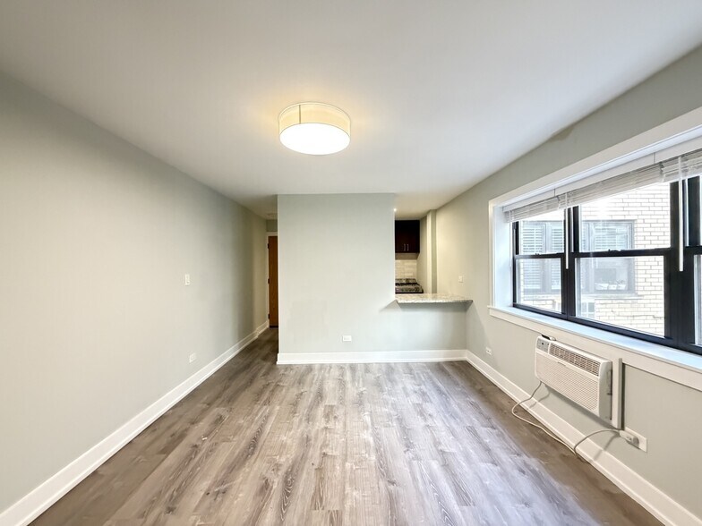 Building Photo - 503 W Barry Ave