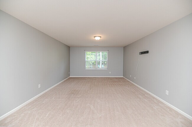 Building Photo - 2441 Westgate Dr