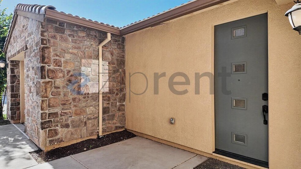 Building Photo - Unit