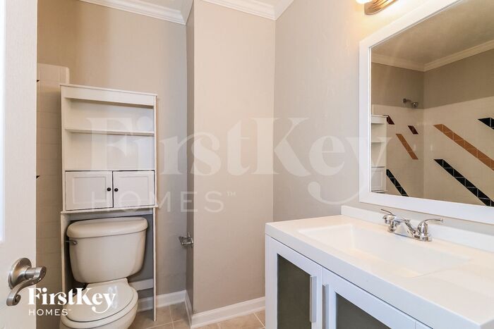 Building Photo - 860 Regency Ct NW