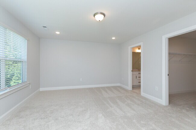 Building Photo - 341 Old Grove Ln