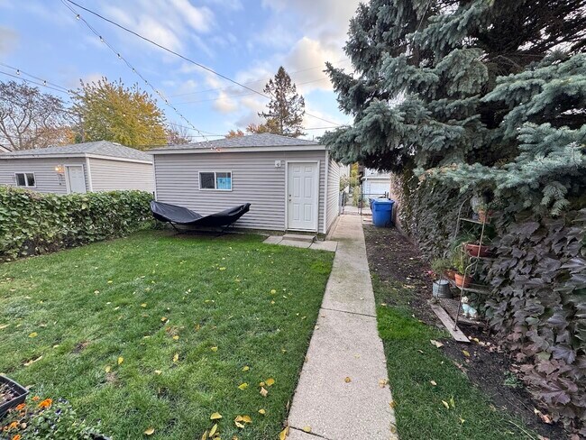 Building Photo - 2251 W Giddings St