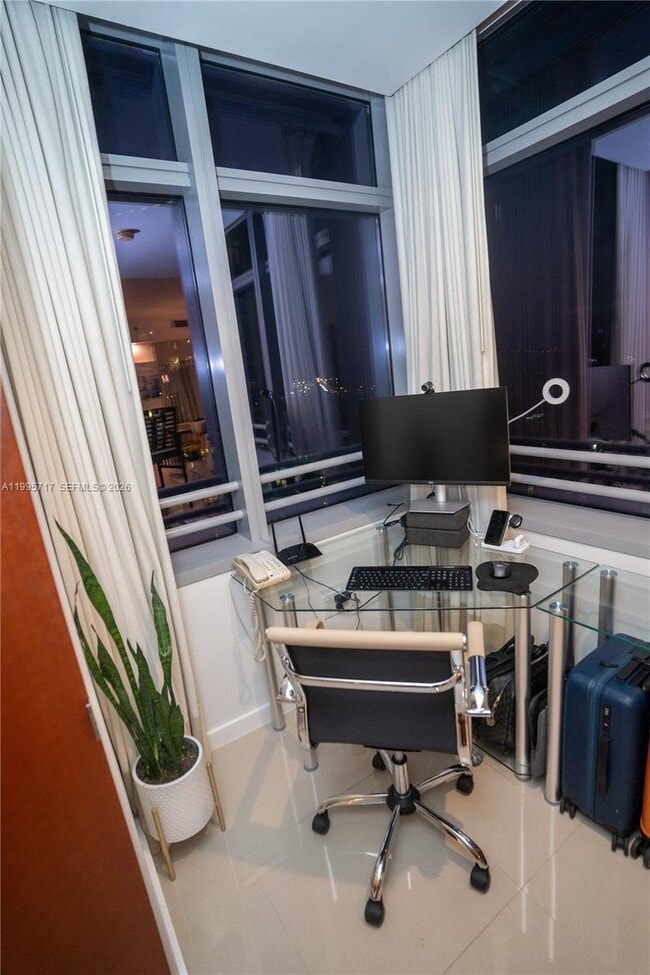 Building Photo - 1395 Brickell Ave