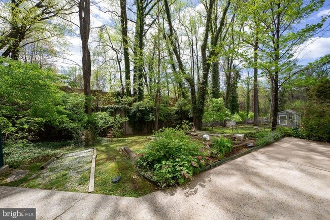 Building Photo - 6326 Rockhurst Rd
