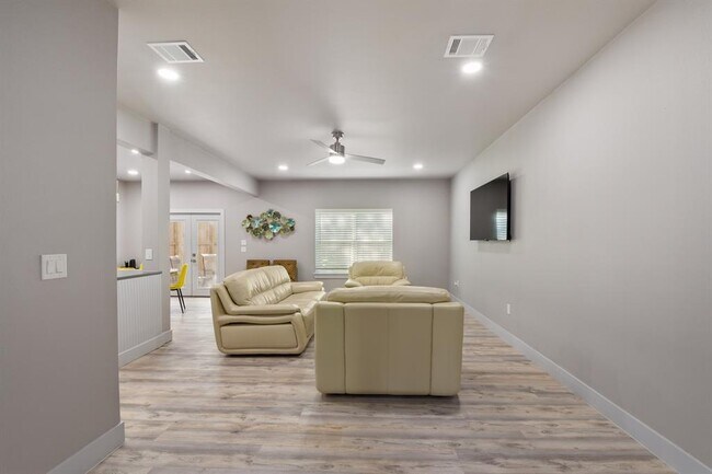 Building Photo - 24700 Whitney Dr