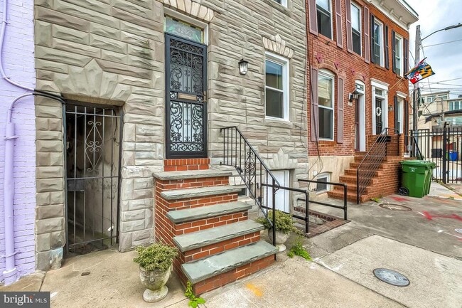 Building Photo - 1205 Gough St