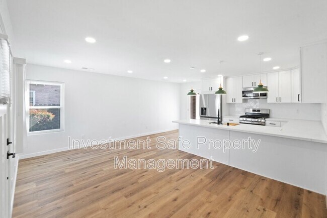 Building Photo - 4026 Charles St