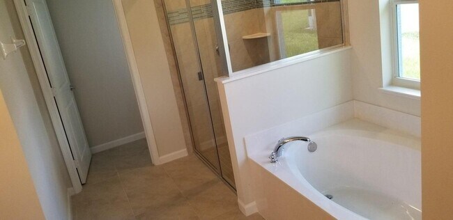 Building Photo - 5834 NW Coosa Dr
