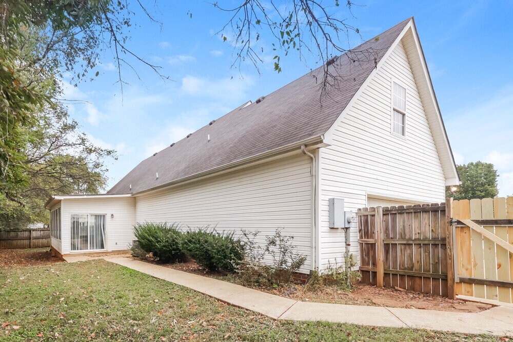 Building Photo - 3019 Overhill Ct