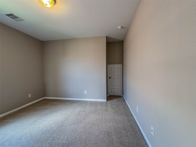 Building Photo - 25639 Kearsley Dr